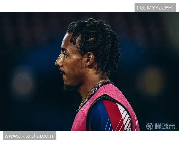 孔德在右后卫位置的临时角色适应与表现分析